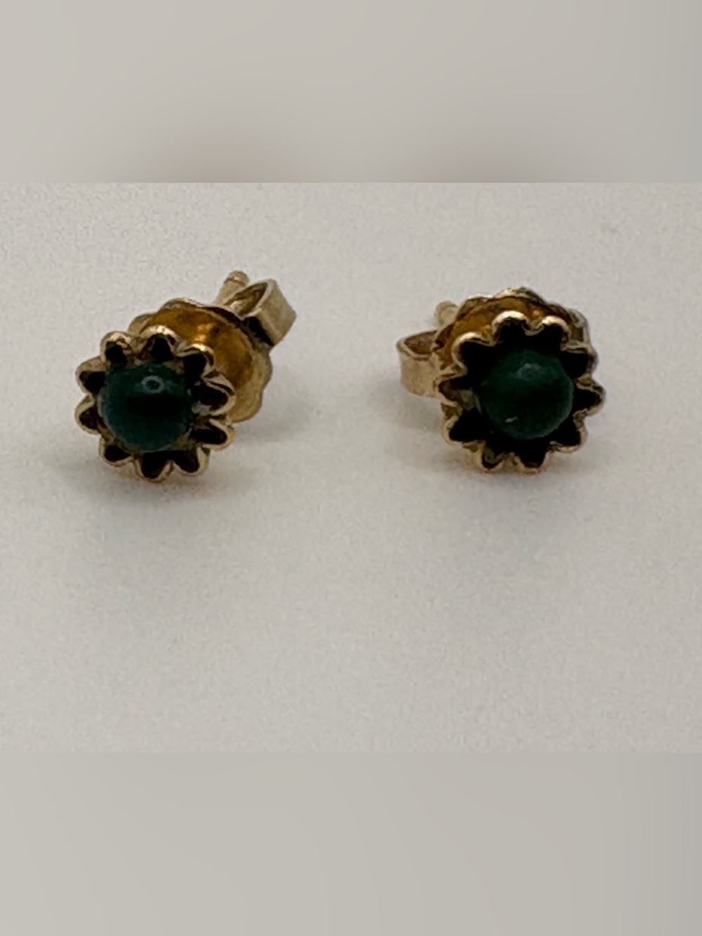14K Yellow Gold Green Stone Cabochon Stud Earrings Vintage